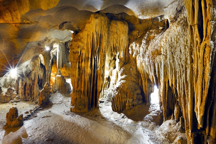 6 plus belles grottes baie halong grotte labyrinthe